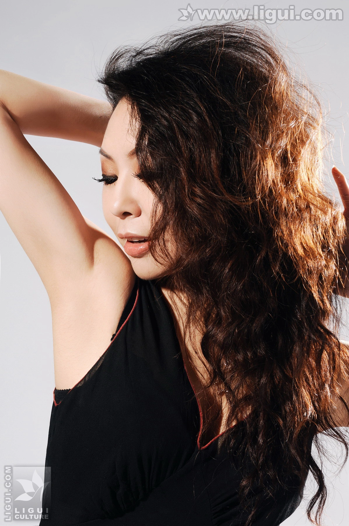 2009.05.13 妖娆艳妇黑丝高跟 Model 冰清 1